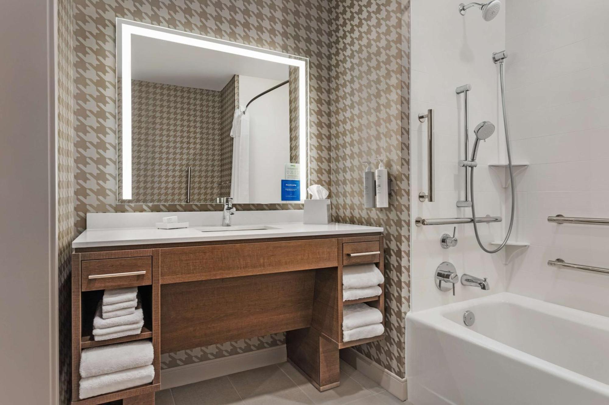 Home2 Suites By Hilton Cedar Rapids Westdale Bagian luar foto