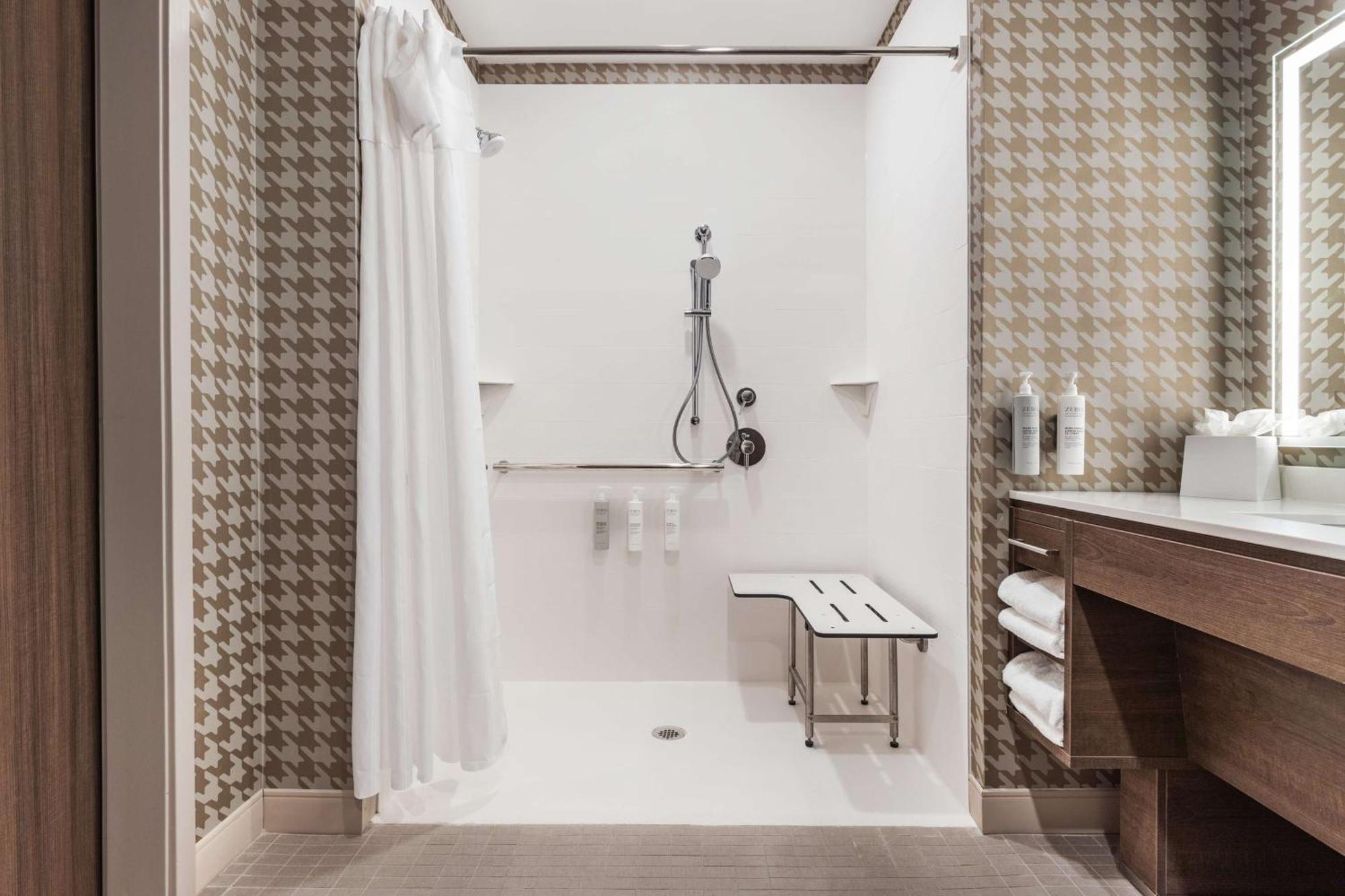 Home2 Suites By Hilton Cedar Rapids Westdale Bagian luar foto